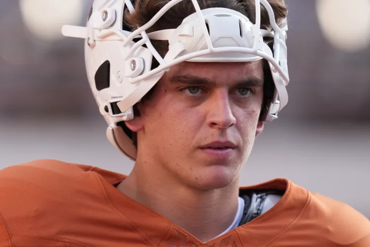 Longhorns’ Manning apologizes to Rowe